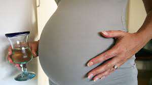 الكحول أثناء الحمل : اخطار و اضرار شرب الكحول للحامل
