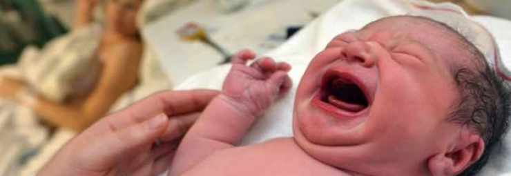 اعراض و علامات انقطاع نفس الطفل حديث الولادة