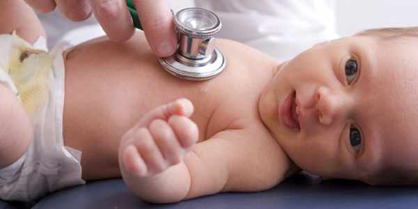 بطء القلب و انقطاع النفس عند الطفل حديث الولادة