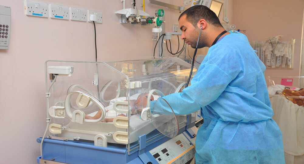رعاية الطفل الخديج داخل الحضانة