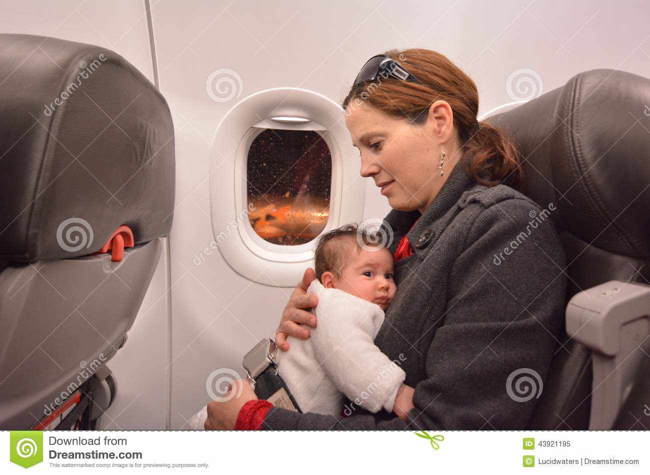 سفر الام المرضع مع الطفل الرضيع